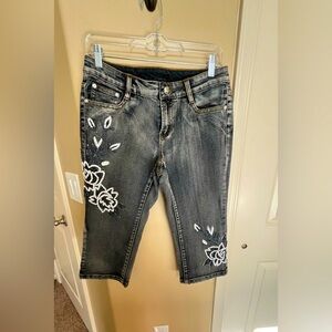 AZI Beaded Black Mid Rise Capri Y2K Vibes women’s Black Distressed Jeans Sz 8